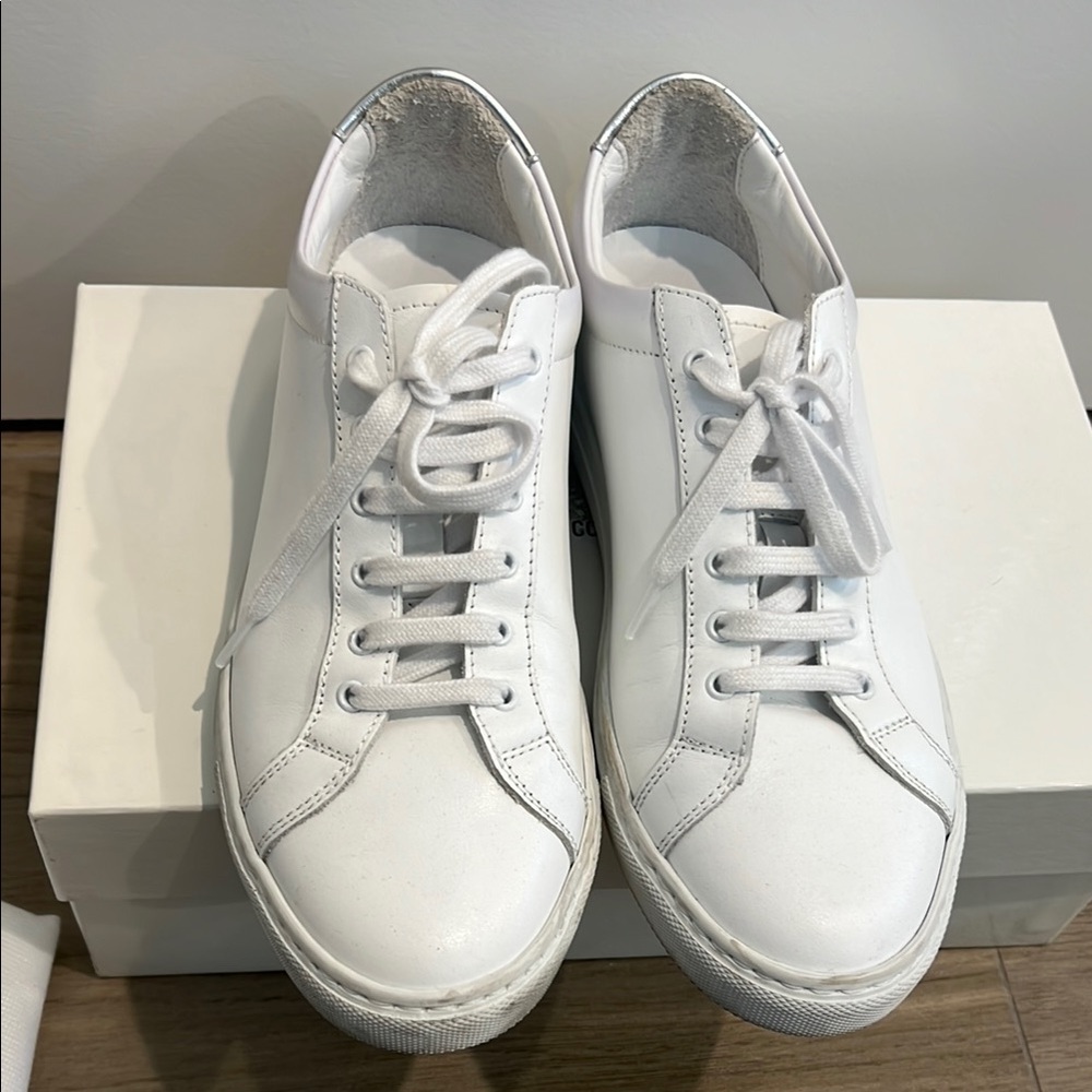 Common Projects White Leather Sneakers size 37. Made in Italy